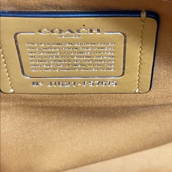 Coach Taxi Tote in signature canvas with a New York City taxi design w Wallet - Picture 7 of 11